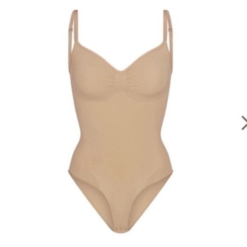 SKIMS SEAMLESS SCUPLT BRIEF BODYSUIT BEIGE CLAY SMALL